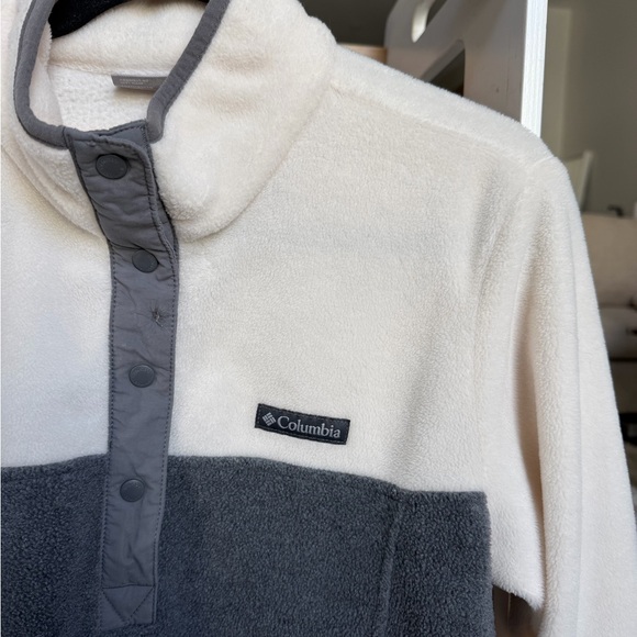 Columbia Fleece Pullover - White and Gray - Picture 2 of 7